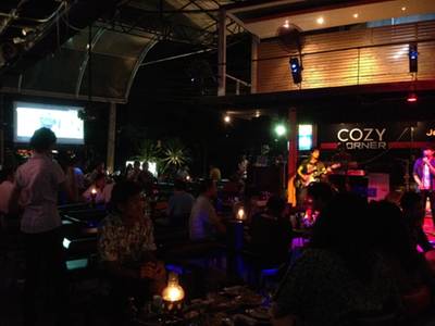 ดนตรีดีมากๆ ที่ ร้านอาหาร Cozy Corner