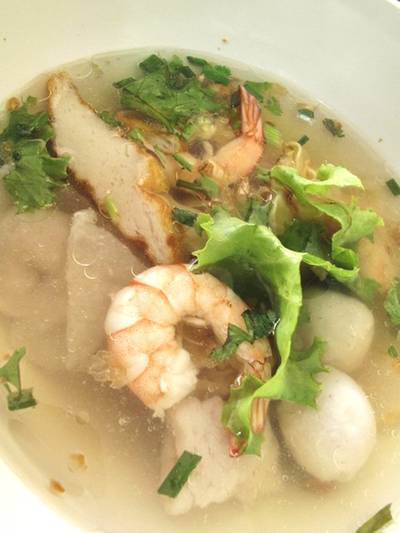 เกี๊ยวกุ้งน้ำใส ที่ ร้านอาหาร อร่อยล้ำเส้น