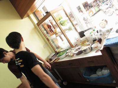 แอบบอกว่าลูกชายเจ้าของร้านหน้าตาดี ^_^ ที่ ร้านอาหาร อร่อยล้ำเส้น