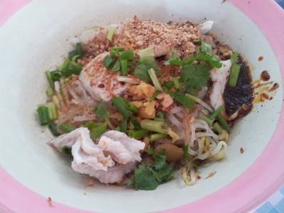 เส้นเล็กแห้ง ที่ ร้านอาหาร ก๋วยเตี๋ยวลูกชิ้นปลานายหอย