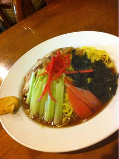 หมี่เย็น ที่ ร้านอาหาร โมโมทาโร่