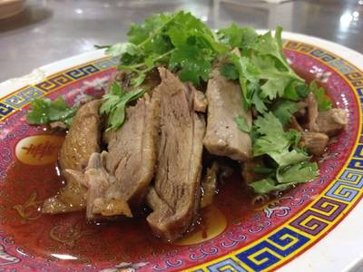 เป็ดพะโล้ จานเล็ก ที่ ร้านอาหาร ง่วนหลีหลังสวน