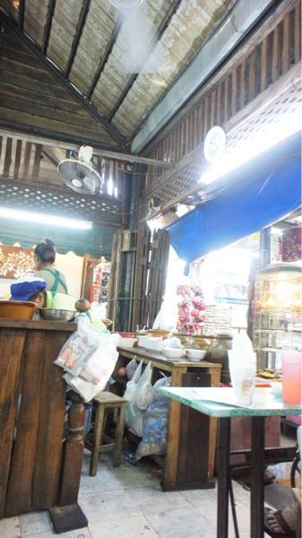 ร้านอาหาร ฝุ่นตลบ (สวนจตุจักร)