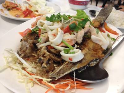 ปลากะพงพุงแตก ที่ ร้านอาหาร ซาวมาย (Sao Mai) ปลากะพงพุงแตก ที่ ร้านอาหาร ซาวมาย (Sao Mai)