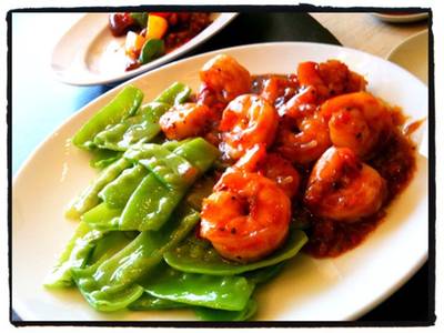 กุ้งผัดซอสเอ๊กซ์โอ ที่ ร้านอาหาร Yuan Millennium Hilton Hotel