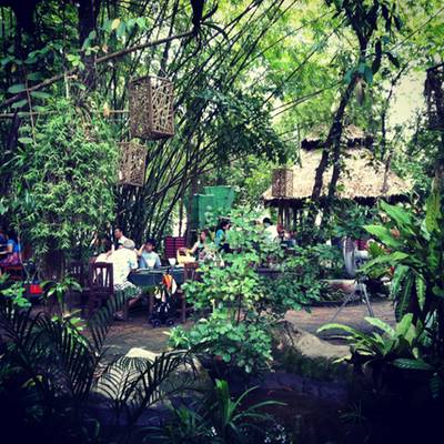 บรรยากาศในร้าน ที่ ร้านอาหาร เรือนไม้