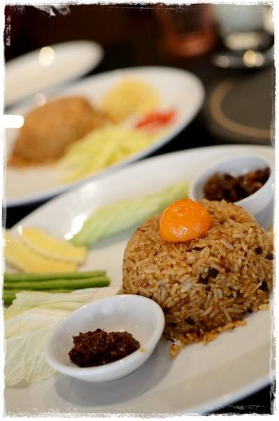 ข้าวผัดน้ำพริกลงเรือ 190 บาท ที่ ร้านอาหาร Coffee Beans By Dao ร่วมฤดี Village