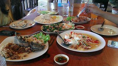 ยำปลาดุกฟู ตำไข่เค็ม อร่อยเหาะ ที่ ร้านอาหาร ครัวสวนปาล์ม ซีฟู๊ด ยำปลาดุกฟู ตำไข่เค็ม อร่อยเหาะ ที่ ร้านอาหาร ครัวสวนปาล์ม ซีฟู๊ด
