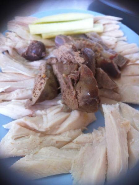 ข้าวมันไก่เนื้อนุ่ม ที่ ร้านอาหาร ข้าวมันไก่เจริญนคร