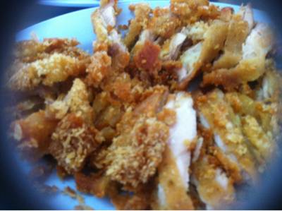ข้าวมันไก่ทอด ที่ ร้านอาหาร ข้าวมันไก่เจริญนคร