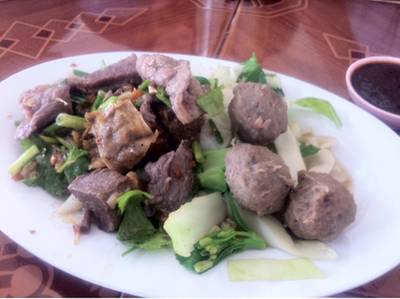 ร้านอาหาร ก๋วยเตี๋ยวลูกทุ่งรุ่งเรือง