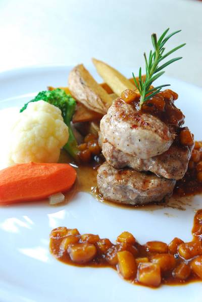 หมูย่างซอสมะม่วง ที่ ร้านอาหาร Mango Forest