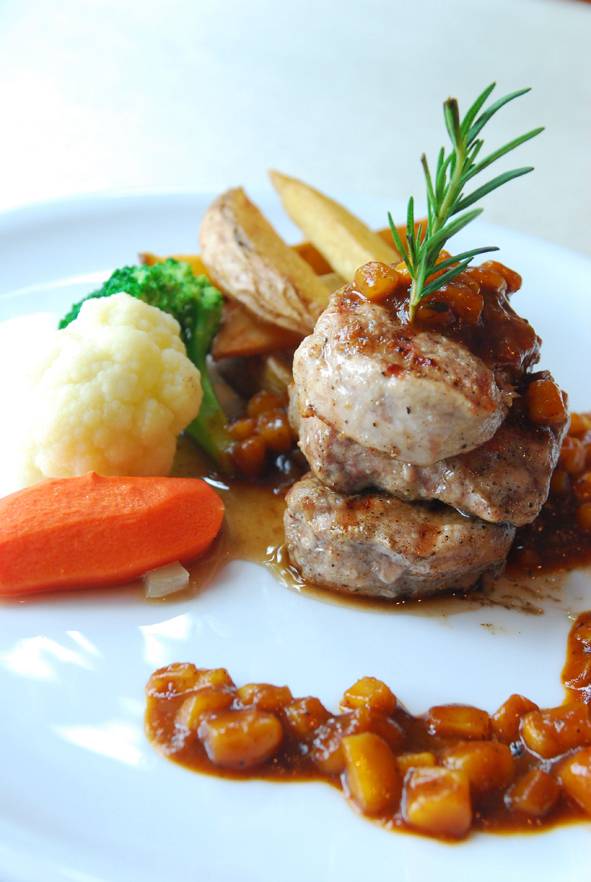 หมูย่างซอสมะม่วง ที่ ร้านอาหาร Mango Forest