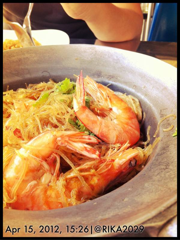 กุ้งอบวุ้นเส้น ที่ ร้านอาหาร ศาลาสุขใจ