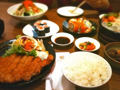 ทั้งหมดนี่ ผู้หญิงกินกัน 2 คน เชื่อป่ะ ที่ ร้านอาหาร Zen Central ลาดพร้าว
