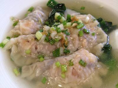สุยเก๋ากับคะน้าฮ่องกง ที่ ร้านอาหาร ลูกไก่ทอง