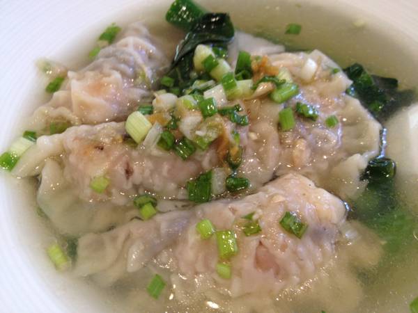 สุยเก๋ากับคะน้าฮ่องกง ที่ ร้านอาหาร ลูกไก่ทอง