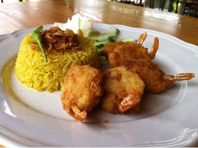 ่ข้าวหมกกุ้งทอดจ้า ที่ ร้านอาหาร ข้าวหมกไก่เบอร์ 1
