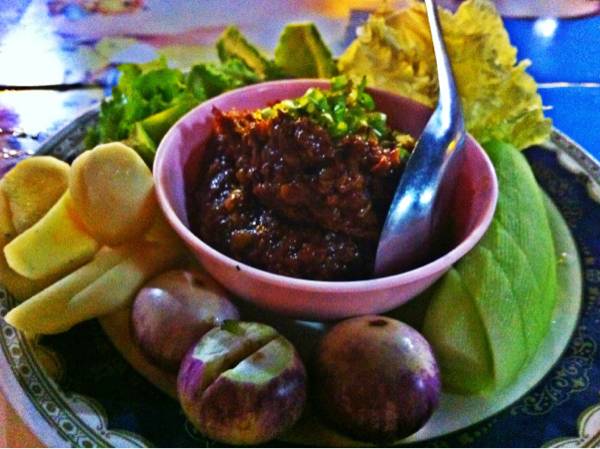 ร้านกุ้งเป็น ที่ ร้านอาหาร ร้านกุ้งเป็น (เจ้เน้ยกุ้งเป็น)
