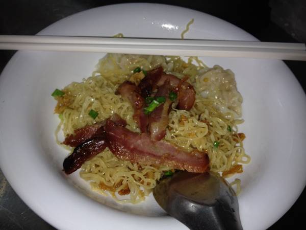 ร้านอาหาร บะหมี่มังกรขาว