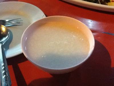 ข้าวต้ม ที่ ร้านอาหาร ร้านอาหารกลมวรรณ