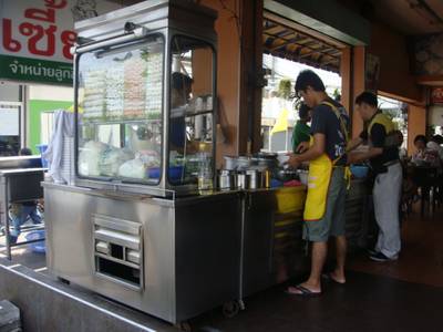 สั่งละรอ ที่ ร้านอาหาร เซี๊ยเย็นตาโฟ