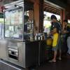 สั่งละรอ ที่ ร้านอาหาร เซี๊ยเย็นตาโฟ