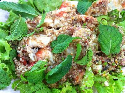 กุ้งเต้นขึ้นชื่อรสแซ่บของร้าน เห็นก็รู้แล้วใช่มั๊ยครับว่าแซ่บจริงอะไรจริง ที่ ร้านอาหาร กุ้งเต้นอึ้งจั้วกี่