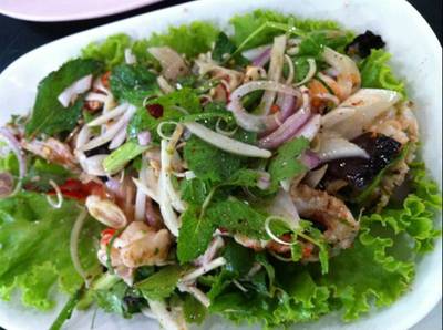 กุ้งพล่า ที่ ร้านอาหาร กุ้งเต้นอึ้งจั้วกี่