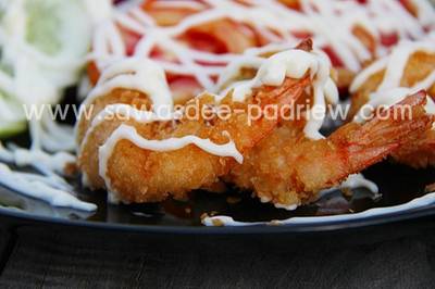 สลัดกุ้ง ที่ ร้านอาหาร บ้านไม้ริมน้ำ@8ริ้ว