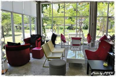 ร้านอาหาร The Village Garden Restaurant