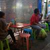 ที่นั่งในร้าน ที่ ร้านอาหาร ก๋วยเตี๋ยวไก่นายเล็ก