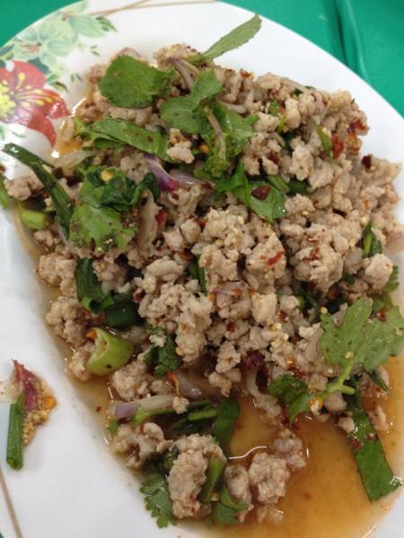 ลาบหมู ที่ ร้านอาหาร ชาวเล