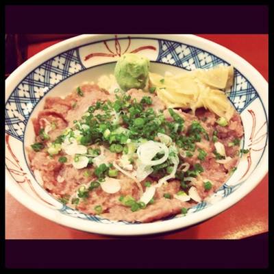 ข้าวหน้าโทโร่สับ อร่อยดีครับ ที่ ร้านอาหาร Gyunoya