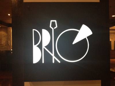 ป้ายหน้าร้าน ที่ ร้านอาหาร Brio