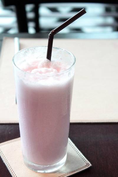 Strawberry Milk Shake ที่ ร้านอาหาร Crepe & Co. Eight Thonglor