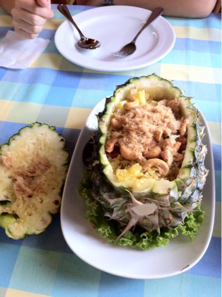 ซี่โครงหมูอบสับปะรด ที่ ร้านอาหาร บ้านน้ำเคียงดิน