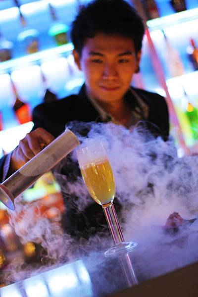 w xyz bar @ Aloft Bangkok ที่ ร้านอาหาร w xyz bar Aloft Bangkok