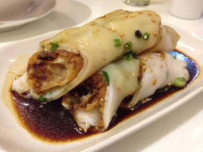 ก๋วยเตี่ยวหลอดไส้ปลาท่องโก๋ (150.-) ที่ ร้านอาหาร King's Palace Congee and Noodle Bar