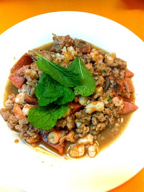ลาบหมูกุ้งสับสูตรเด็กสูตรเด็ดสำหรับคนไม่ชอบเผ็ดจัด :) ที่ ร้านอาหาร Poomjais Station | ร้านภูมิใจ
