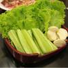 ผักสด ที่ ร้านอาหาร บูตะกริลล์