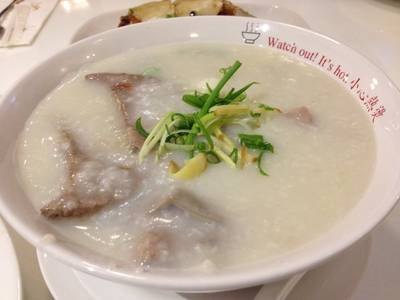 โจ๊กหมูต้นตำหรับใส่เครื่องใน (180.-) ที่ ร้านอาหาร King's Palace Congee and Noodle Bar