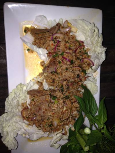 ลาบ ที่ ร้านอาหาร แซบนิยม