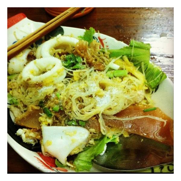 รอนานแต่อร่อยเหมือนเดิม ทั้งคั่วไก่ ก๋วยเตี๋ยวนำ้และโจ๊ก ไปสักทุ่มกำลังดีได้ไว ที่ ร้านอาหาร คั่วชามเปล
