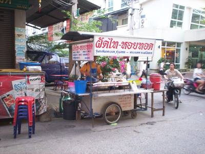 บริเวณหน้าร้าน ที่ ร้านอาหาร ผัดไท-หอยทอด พหล 69