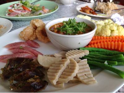 ร้านอาหาร บ้านสวนชมจันทร์