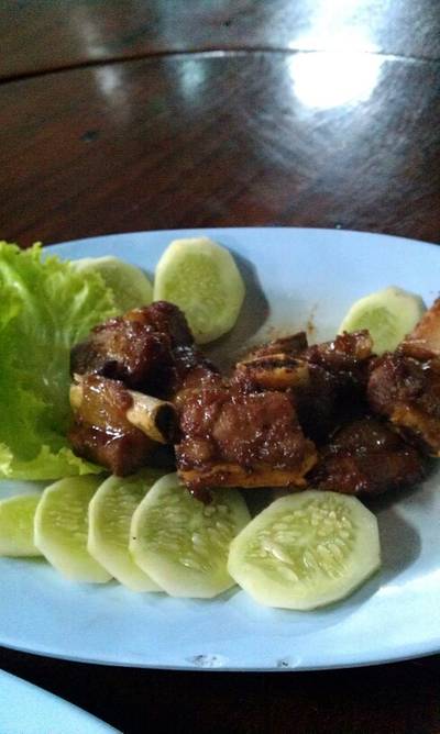 ซี่โครงหมูย่าง รสกลมกล่อม ที่ ร้านอาหาร น้อยกระโทก ซี่โครงหมูย่าง รสกลมกล่อม ที่ ร้านอาหาร น้อยกระโทก