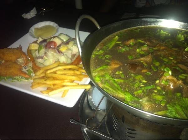 เนื้อตุ๋นกับกุ้งฟลุตสลัด ที่ ร้านอาหาร Baik Baik