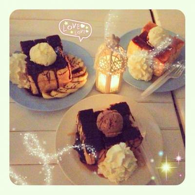 Honey toast Chocolate toast  ที่ ร้านอาหาร Milk Cottage