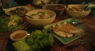 อาหารอร่อยดีครับ แนะนำปลาสำลีทอดซีอิ๊วครับ
ที่ ร้านอาหาร เรือนไม้ อาหารอร่อยดีครับ แนะนำปลาสำลีทอดซีอิ๊วครับ
ที่ ร้านอาหาร เรือนไม้